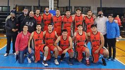 FORMACIÓN. La delegación de Sportivo que debutó con un triunfo en Castelar..