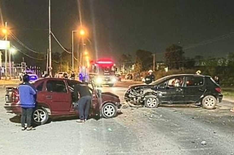 El choque frontal en la Ruta 25 dejó como saldo un conductor herido.&nbsp;