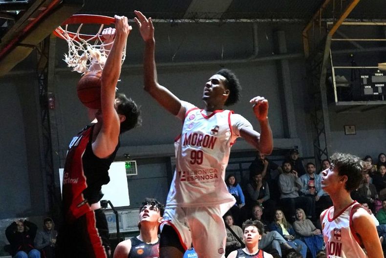Darko Belaich le puso el broche a la victoria de Derqui con una volcada espectacular.