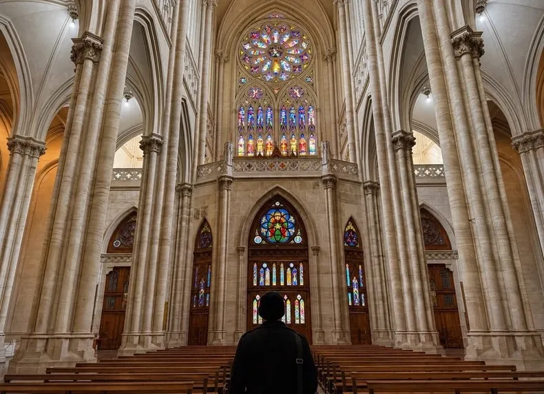 El imponente interior de la Catedral deslumbra. (revistagente.com).