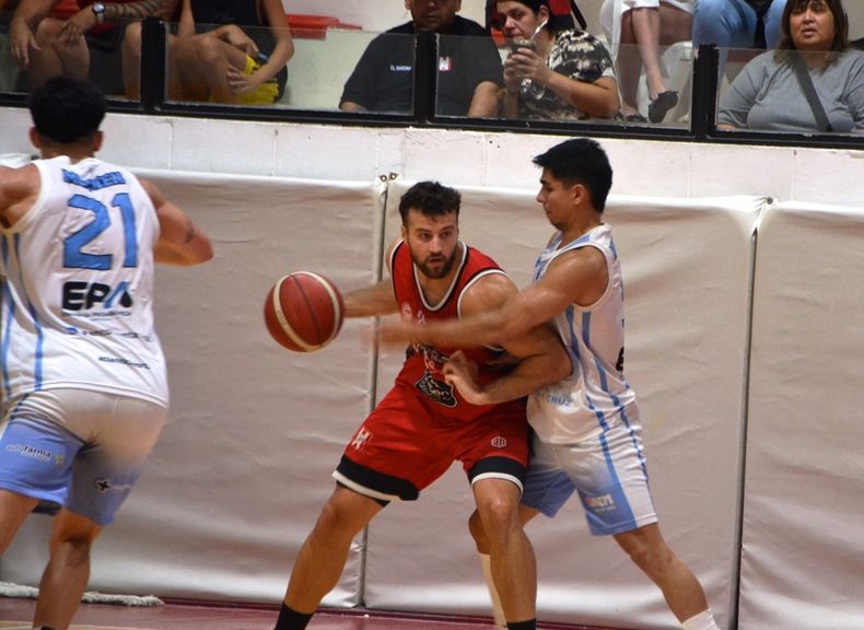 Franco Petruzzi fue una de las figuras de Atlético Pilar ante HIspano.