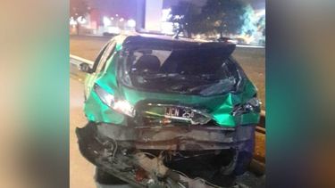 El Peugeot 207 sufrió importantes daños materiales.&nbsp;