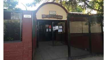 ESPERA. Tras el derrumbe y el abrazo la Escuela 25 sigue sin clases..