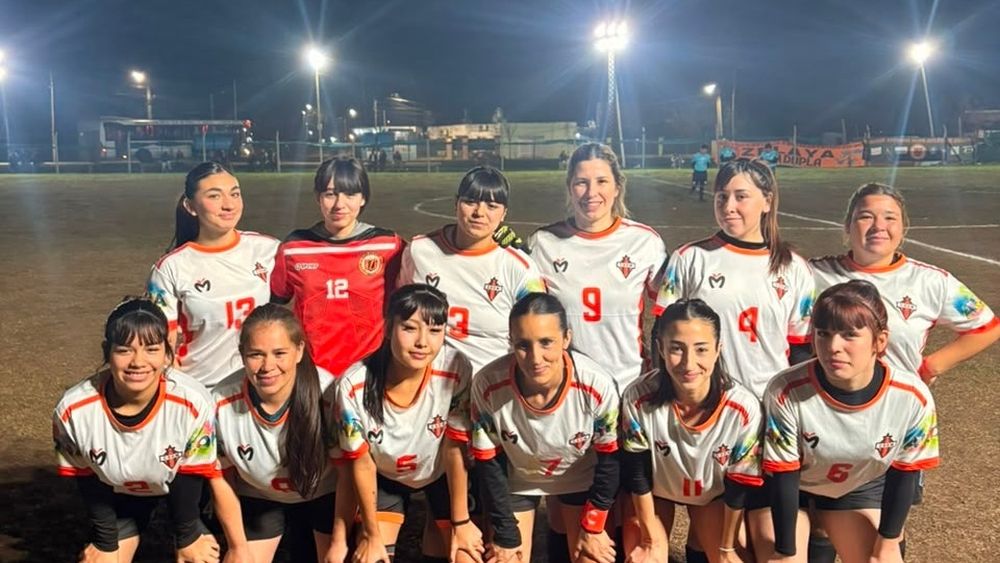 PUNTERAS. Las chicas de Manzanares lograron un triunfo clave en Zelaya.