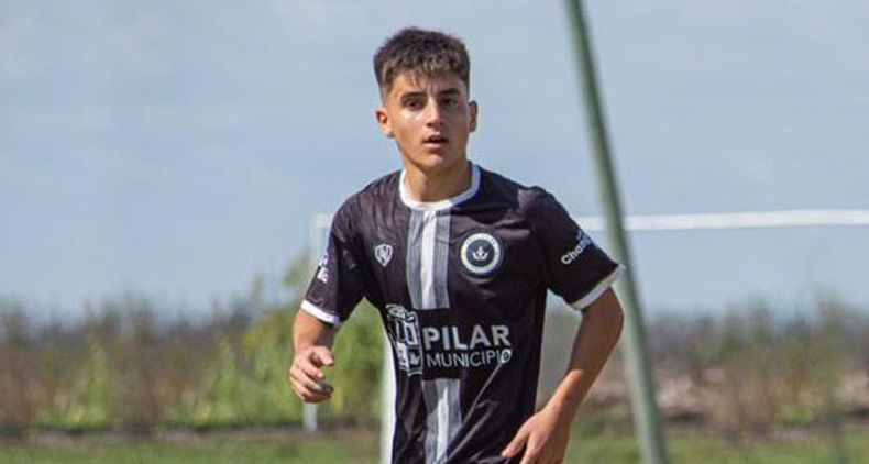 Uno de los mejores jugadores juveniles de @PilarFutbolC. Luciano Gallo, de la 5ª División. Inteligente, metedor y con una gran técnica. Golazo hoy en la victoria en Ituzaingó. Es momento de ir subiéndolo. No digan que no les avisé. Roberto66 / @RoberSGallo.
