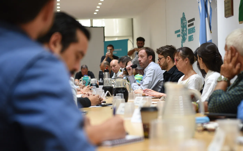 A LA MESA Los docentes buscan volver a reunirse con los funcionarios