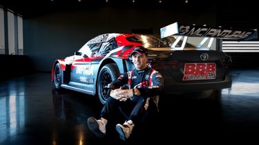 Matías Rossi delante del Toyota para soñar con la corona del TC. Matías Rossi delante del Toyota para soñar con la corona del TC.