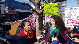 Celeste Fierro (der.) llegó a Pilar junto a Natalia Espasa..