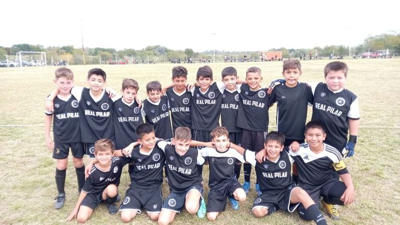 La categoría 2012 de Real Pilar que competirá en el torneo de AFA..