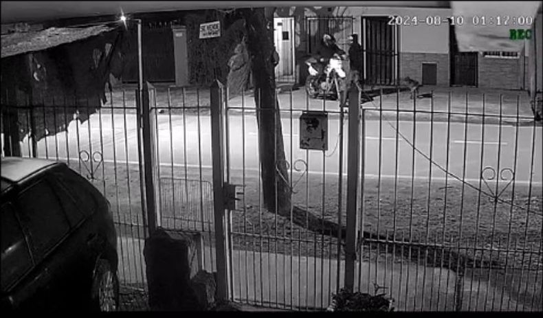 El asalto fue capturado por las cámaras de seguridad de la cuadra.&nbsp;