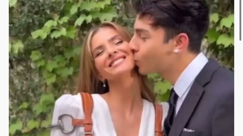 Los novios durante la celebración de la supuesta boda. .