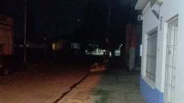 Solicitamos luminarias públicas en Presidente Derqui. Después de la gran tormenta que causó mucho desastre, la calle San Martín, entre Belgrano y Mitre, a media cuadra de la plaza y escuela municipal, se encuentra en total oscuridad. Es esto una boca de lobo fomentando el delito, como sucedió esta semana dos veces con el robo a la sede PAMI. Quiero aclarar que varios vecinos hemos realizado en MI MUNI el respectivo reclamo y no hemos obtenido respuesta o solución alguna. Patricia Griselda Caraballo. &nbsp;