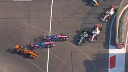 El momento del choque de Franco Colapinto a Pierre Gasly y Lando Norris.