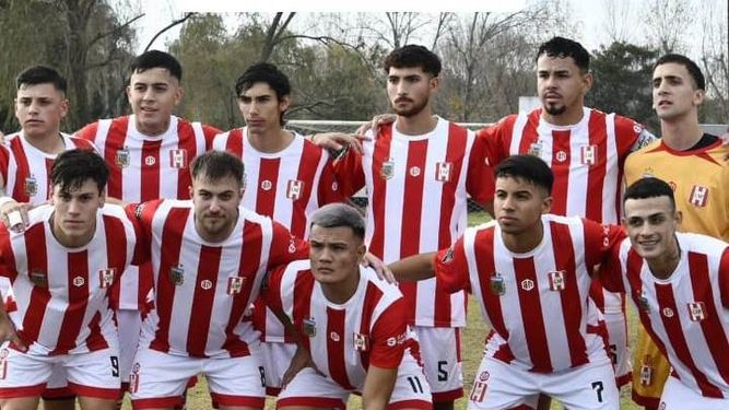 EQUIPO. El once inicial de Atlético Pilar que jugó este viernes en Berisso.
