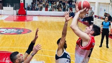 atletico pilar bajo al lobo y esta en carrera por el ascenso
