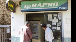 ADIÓS. Empleados del Provincia desmantelaron el último cajero..