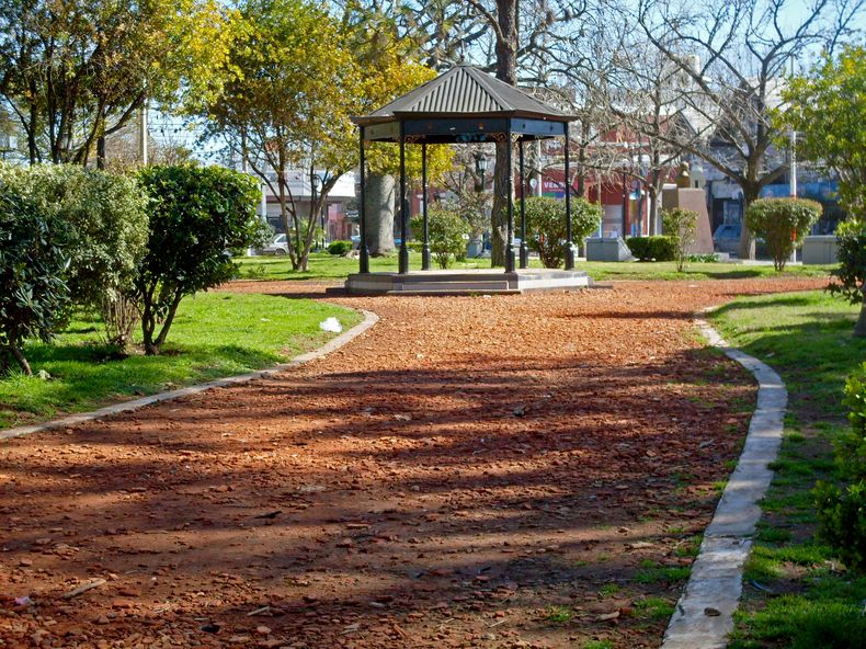 Plaza_12_de_Octubre._Pilar,_BA_2017.jpg