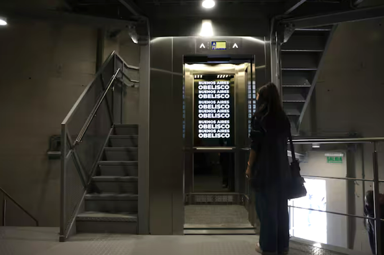 El ascensor está en el interior del Obelisco. (Maximiliano Luna)..png