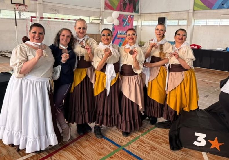 Pilar fue medalla de bronce en Coreograf&iacute;a Adultos Mayores.