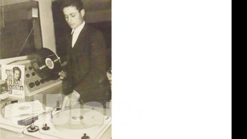 Beto Pinheiro oficiando de operador en los comienzos de la radio en nuestra ciudad..