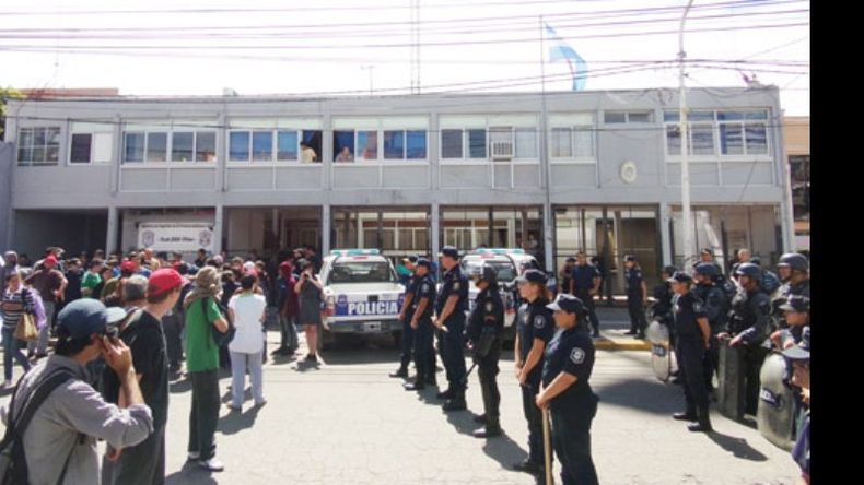 Cordones policiales impidieron llegar a la Fiscalía..