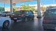 COLAS. En algunas estaciones de servicio hay largas esperas para cargar. &nbsp;