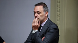 Manuel Adorni tendrá 15 días más para explicar diferencias millonarias detectadas por la fiscalía, además del origen de fondos utilizados en varias operaciones.