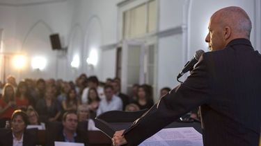 17 MINUTOS. Ese fue el tiempo que duró el discurso de Nicolás Ducoté..