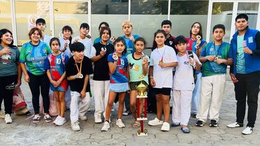 MEDALLAS Y TROFEO. La delegación pilarense tuvo un gran rendimiento en San Pedro. MEDALLAS Y TROFEO. La delegación pilarense tuvo un gran rendimiento en San Pedro.