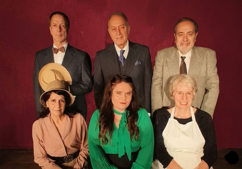 El elenco de "Casa de mu&ntilde;ecas", interpretada por UT8.