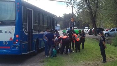 en un colectivo, detienen a un hombre por exhibicionismo