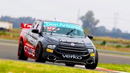 CARRERA. La Fiat Toro que Azar manejó en 2020 en el TC Pick Up.