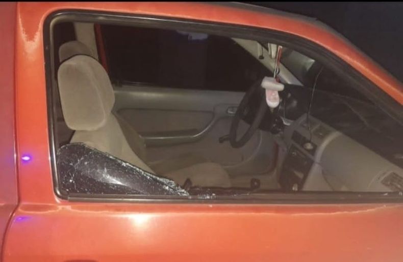 El auto fue abordado por los delincuentes cuando permanecía estacionado en Villa Verde.&nbsp;