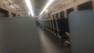 Vagones vacíos: la imagen del San Martín en el primer día del nuevo permiso