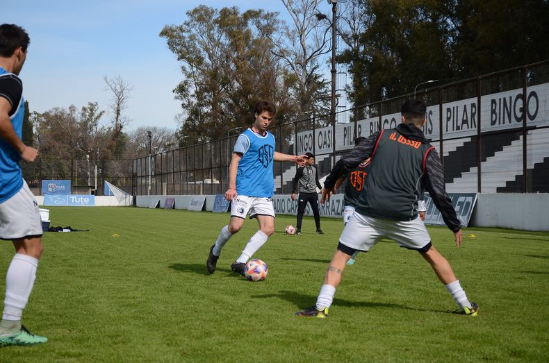 CAMBIO. Giuliano Gualtieri reemplazaría a Sergio Ocampo en el mediocampo.