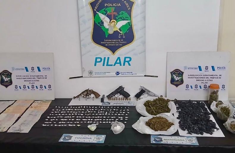Coca&iacute;na, marihuana y armas incautadas en los siete allanamientos.&nbsp;