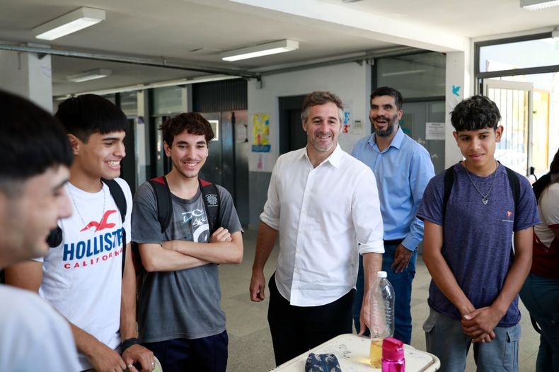 El intendente Federico Achával recorrió los trabajos de ampliación de la Escuela Secundaria N°10 en Manuel Alberti.