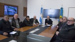 ACUERDO. Ducoté y los gremios acordaron un bono de $5.000 en dos cuotas..