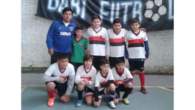 POTENCIA OFENSIVA. La 2005 del Rojinegro ganó 7-2 en la calle Dorrego..