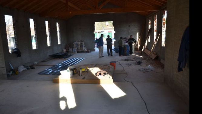 OBRAS. Vecinos y funcionarios, en la capilla..