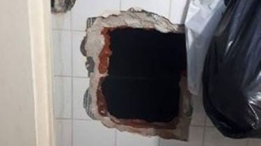 El agujero que dejaron los delincuentes..