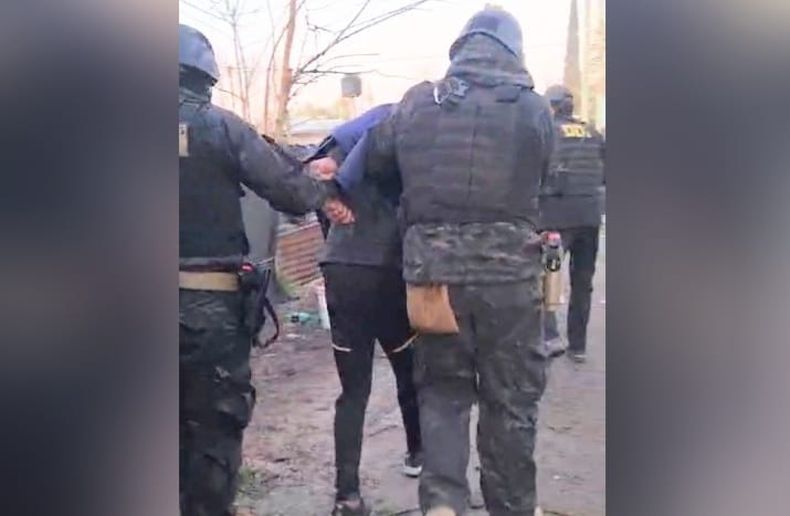 OTRO DETENIDO. Tiene 17 años y lo hallaron en el barrio Esperanza de Benavídez.
