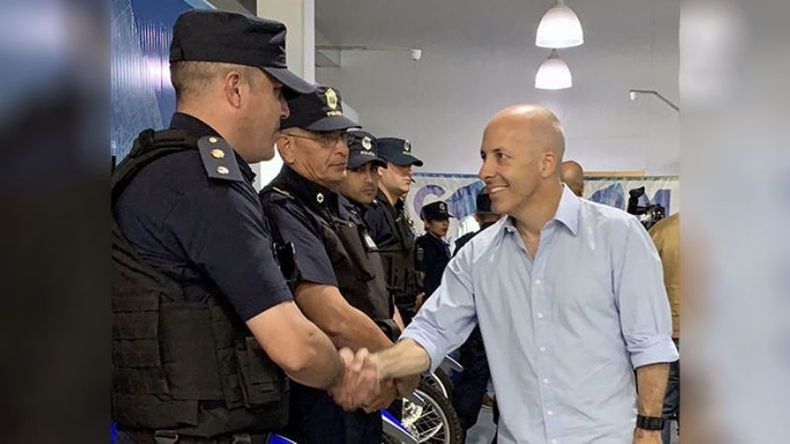 SALUDO. Ducoté lanzó el anuncio ayer durante un acto en el COM..