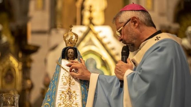 LA TERCERA. El nuevo manto de la Virgen celebra el mundial 2023. &nbsp;