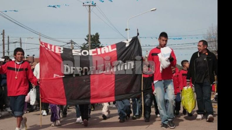 Los planteles del Deportivo Villa Rosa no faltaron en los festejos..