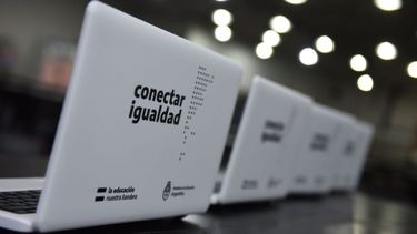 El Gobierno nacional continúa con la entrega de computadoras gratis de Conectar Igualdad para estudiantes del nivel secundario y docentes.