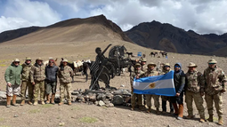 A la misma altura de la hazaña: una estatua a San Martín a 4.300 metros en la Cordillera