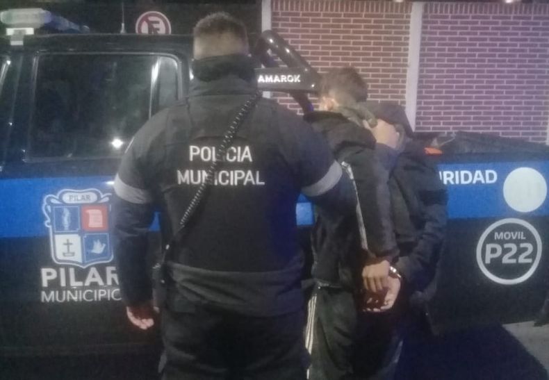 DETENIDO. Uno de los siete detenidos por la Guardia Urbana del Municipio.