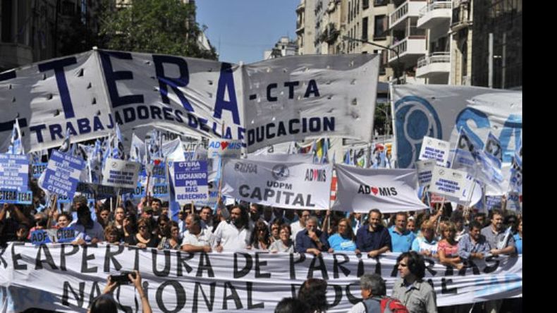 Los docentes vuelven al reclamo por la falta de pago a suplentes.