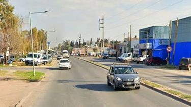 a bordo de su camioneta, acoso a una menor de 13 anos
